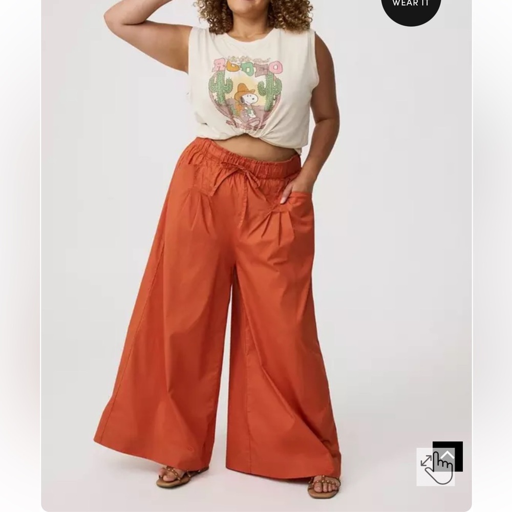 NWT Torrid Pull-on Pleat Super Wide Leg Pant